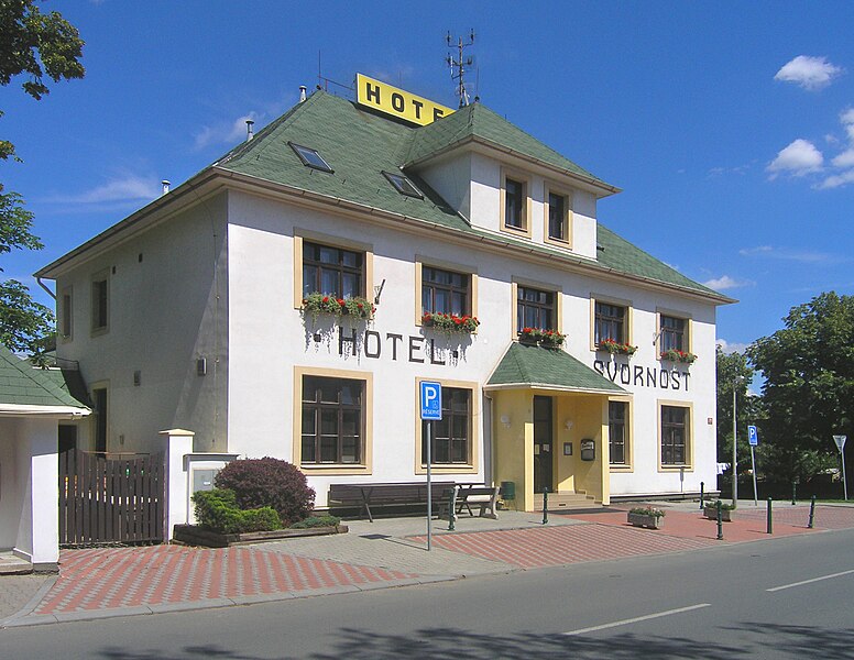 File:Novozámecká str2, Prague Dolní Počernice.jpg