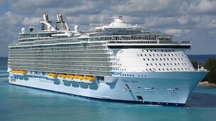 Oasis of the Seas (cropped).jpg