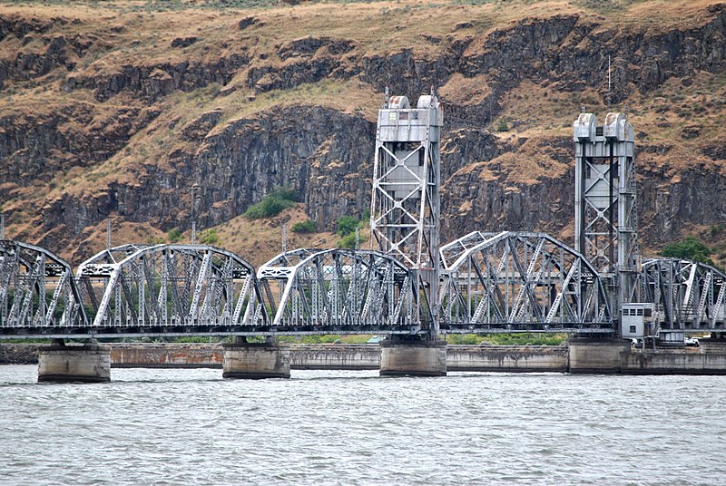 File:Oregon Trunk Rail Bridge, lift span down - viewed from the northwest.jpg