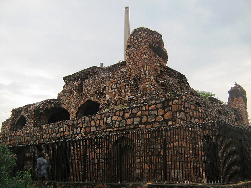 File:Outside view of Ashokan Pillar inside Feroz Shah Kotla, Delhi.JPG