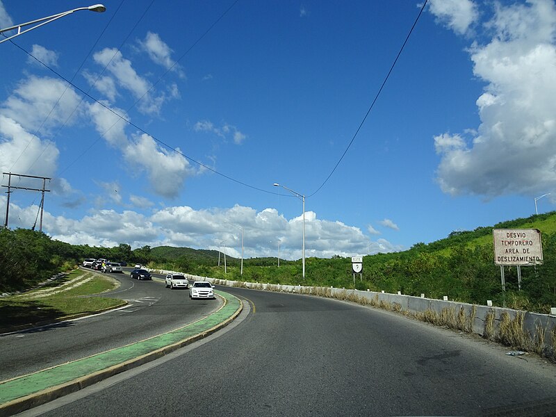 File:PR-9, viajando al este, inmediatamente al este de la PR-123, Bo. Magueyes, Ponce, Puerto Rico (DSC04452).jpg