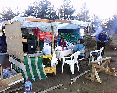 Global Wikinews category: People camping in La Cruz Hill, after the Pichilemu earthquake. Picture taken by Diego Grez.