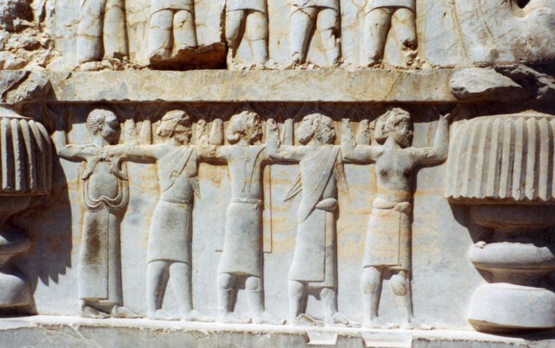 Fájl:Persepolis relief tripylon bas.jpg