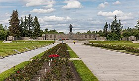 Piskarevskoye Memorial Cemetery St. Petersburg 02.jpg