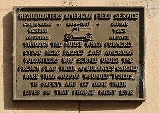 Plaque au no 21 rendant hommage à l'American Field Service.