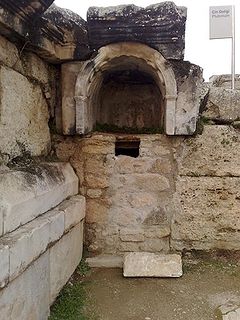 Ploutonion_at_Hierapolis