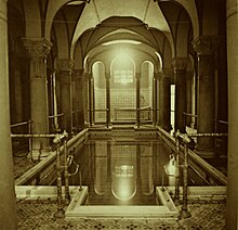 Central Bathhouse Vienna in 1889 Pool for men.jpg