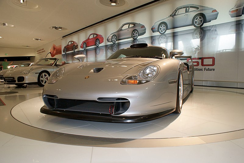 File:Porsche 911 1997 GT1 Straßenversion LFront PorscheM 9June2013 (14825910459).jpg