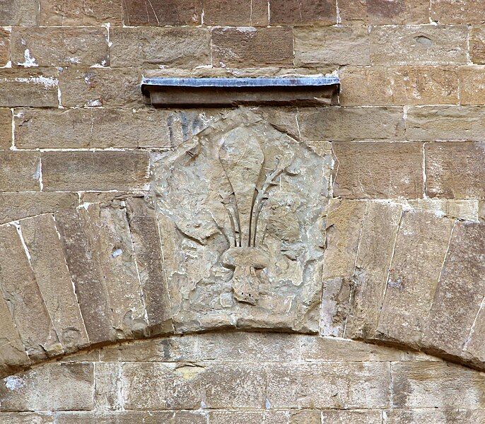 File:Porta san niccolò, stemma del giglio fiorentino 02.jpg