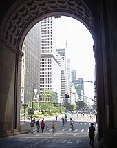 The exit of the eastern leg of the viaduct through the Helmsley Building back to ground level Portal to Park Avenue.jpg
