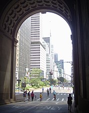 The exit of the eastern viaduct through the Helmsley Building back to ground level
