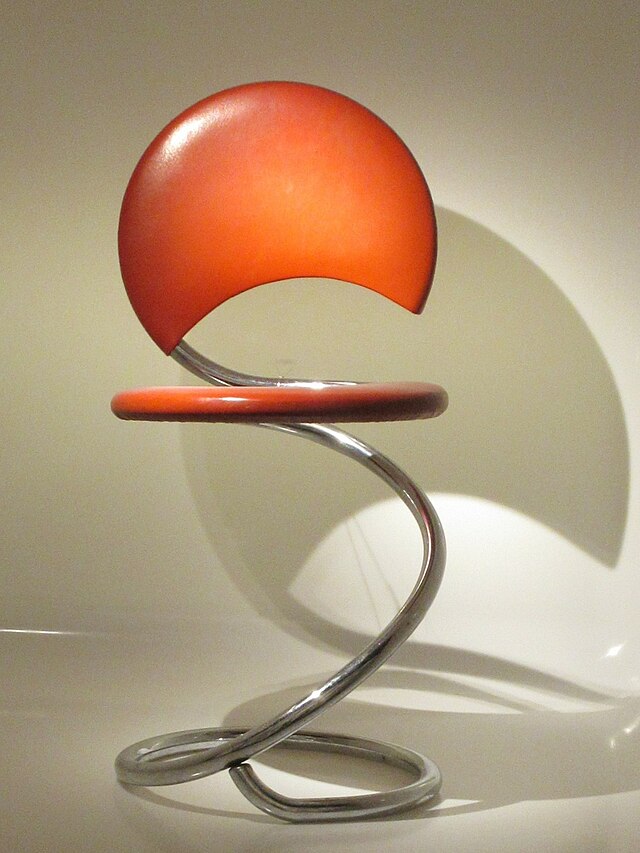 File:Poul Henningsen - Snake chair 02.jpg - Wikimedia Commons