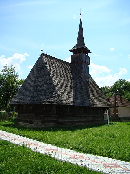 File:RO MM Valenii Somcutei church exterior 9.jpg