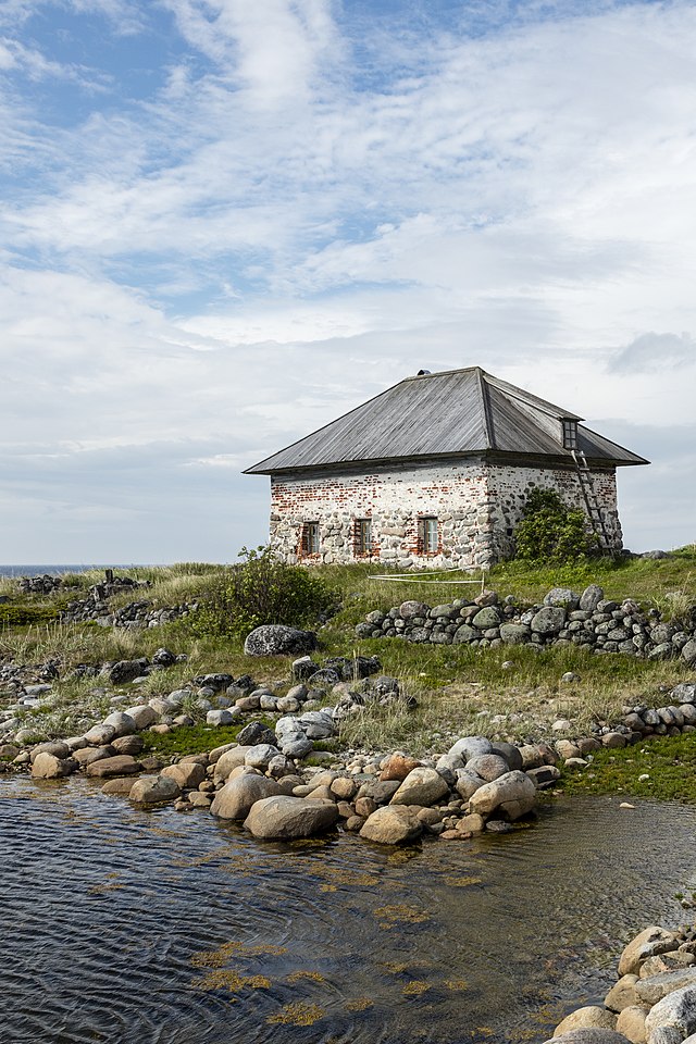 Каменная палата при Соловецком монастыре на Большом Заяцком острове