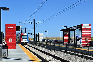 Červená čára Trax na Daybreak Parkway a platforms.jpg