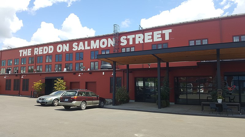 File:Redd on Salmon Street 1.jpg