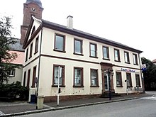 Ancienne mairie (1832), actuellement Crédit Mutuel, 2 rue de la Liberté.