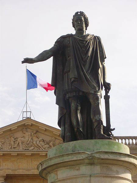 File:Reims - place Royale, statue (02).JPG