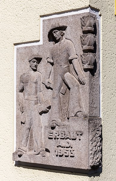 File:Relief am Wohnhaus Schlesischer Platz 1, Köln-Weidenpesch-7478.jpg