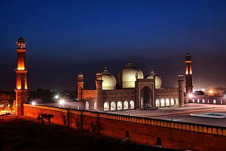 "Royal_Dusk.jpg" by User:Siraj Ul Hassan