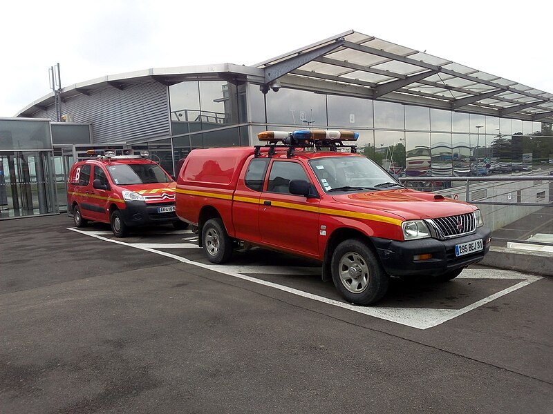 File:Sécurité incendie Aéroport Nantes Atlantique.jpg