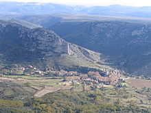 Saint-Jean-de-Buèges au pied de la Séranne.