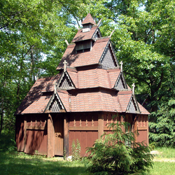 Saint Swithuns Gereja, replika stave di perkampungan