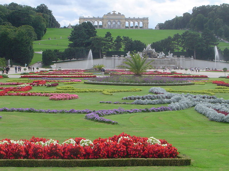 File:Schonbrunn gardens.JPG