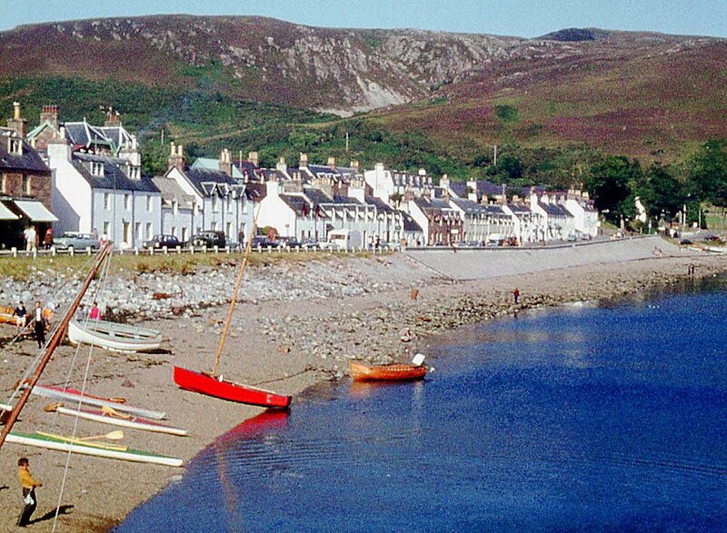 File:Seafront houses at Ullapool, summer - geograph.org.uk - 4235004.jpg