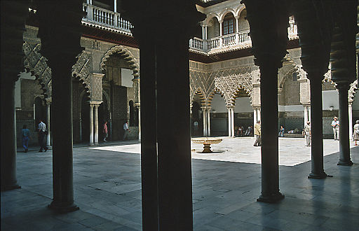 Sevilla reales alcázare innenhof.jpg