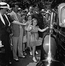 Temple leaving the White House offices with her mother and bodyguard John Griffith, 1938 Shirley temple library of congress a.JPG