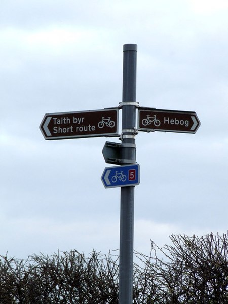 File:Signpost for cyclists - geograph.org.uk - 152616.jpg