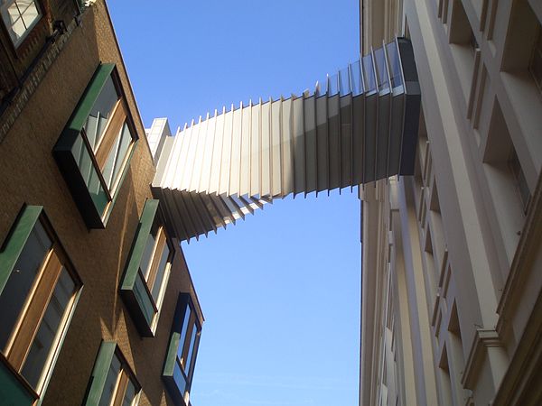 Bridge of Aspiration linking the Royal Ballet Upper School on the left with the Royal Opera House, designed by Flint & Neill and Buro Happold with Wil