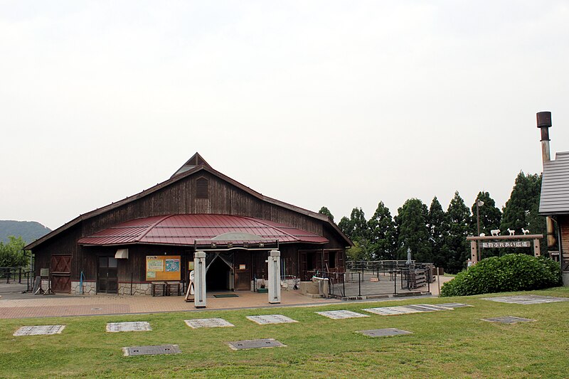 File:Small animal shed in TajimaBokujyo.jpg