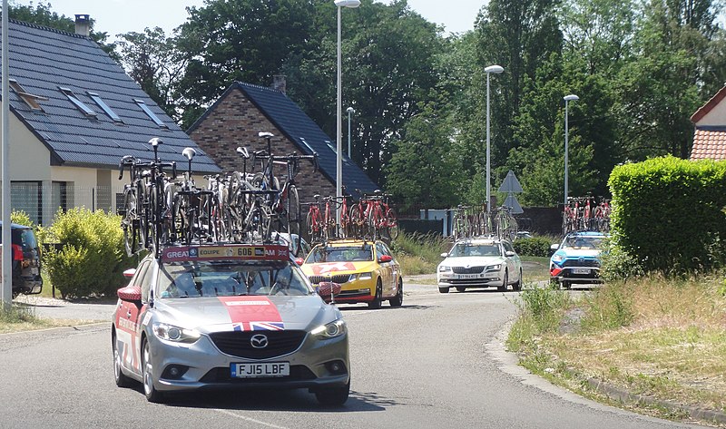 File:Somain & Fenain - Paris-Roubaix espoirs, 2 juin 2019, passage (12).JPG