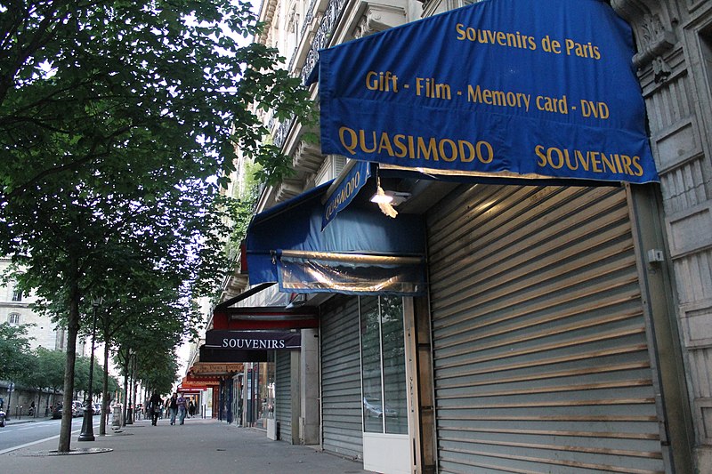 File:Souvenir shops, Rue d'Arcole, Paris 11 June 2014.jpg