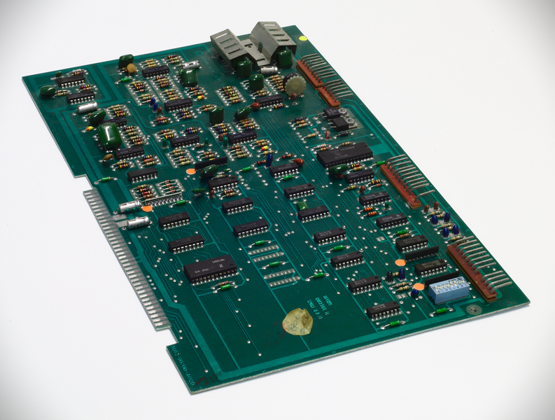 File:Space Invaders Deluxe audio board (15795010395).png