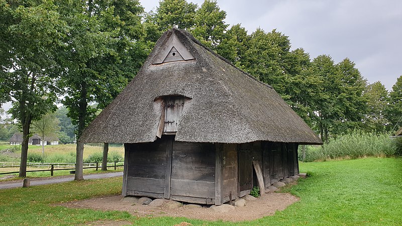 File:Speicher aus Brodersdorf.jpg