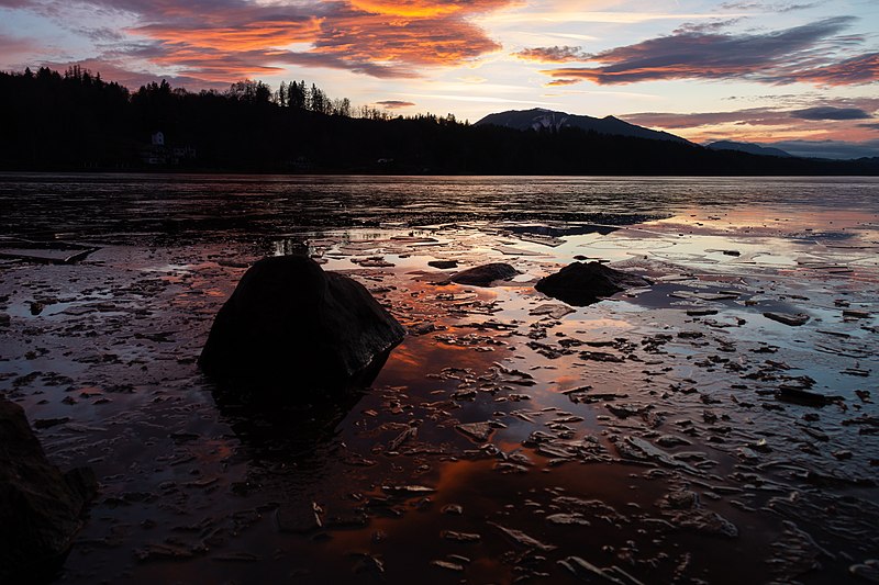 File:Staffelsee in the Evening.jpg