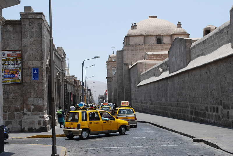 File:Street of Arequipa.jpg