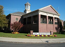 City Hall at the intersection of Springfield Avenue and Morris Avenue has the city's police station, municipal court, municipal departments, and other offices Summit City Hall Springfield Ave Summit NJ 2009.jpg