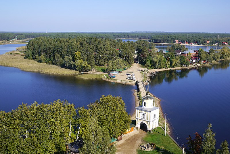 File:Svetlitskaya Tower in Nilo Stolobensky Monastery 2.jpg