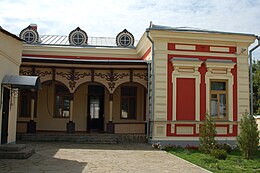 Taganrog Museum of Art inner yard 2.jpg