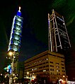 Nan Shan Plaza dan Taipei 101 di malam hari.