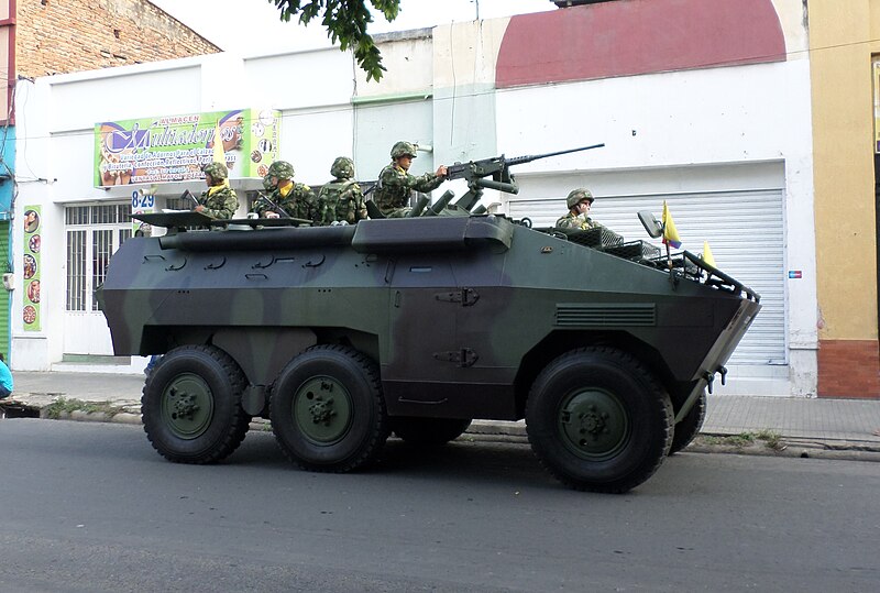 File:Tanque de Guerra en las calles de Cúcuta.JPG