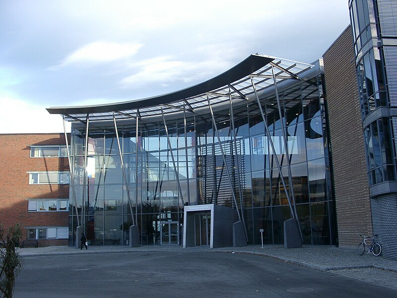 File:Telenor Trondheim 01180027.JPG