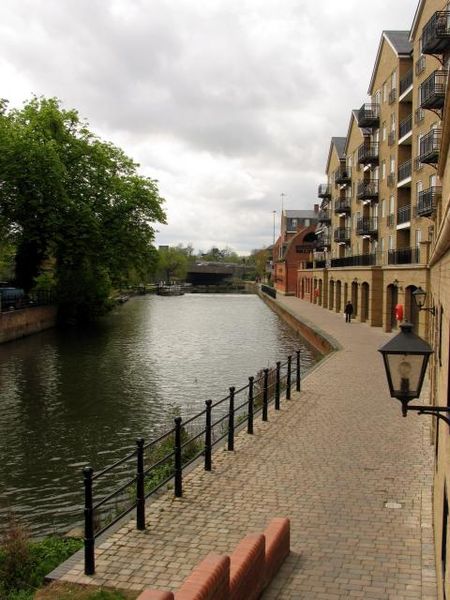 File:The Kennet and Avon Canal under the bypass - geograph.org.uk - 3416.jpg