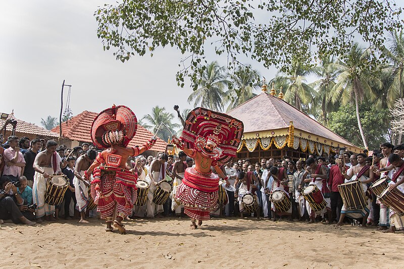 File:Theyyam at Andaloor kavu 6.jpg