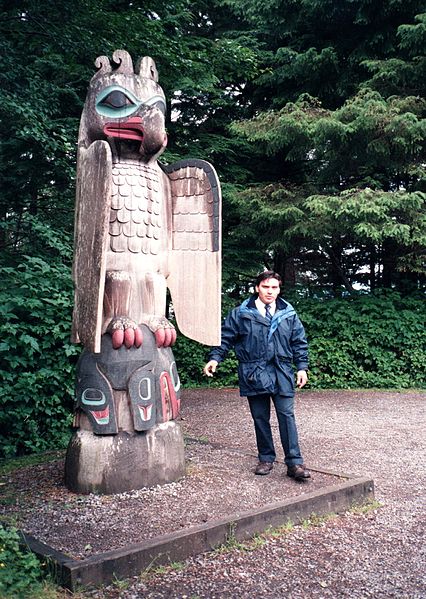 File:Totem pole and Docent.jpg