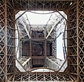 Tour Eiffel vue par dessous (Paris2018).jpg